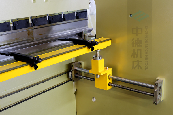 ZDP-10032高精度x軸結(jié)構(gòu)，采用滾珠絲桿，精度高無游隙，淬火高強度擋指，并有倒三角鎖卡裝置不掉落.jpg